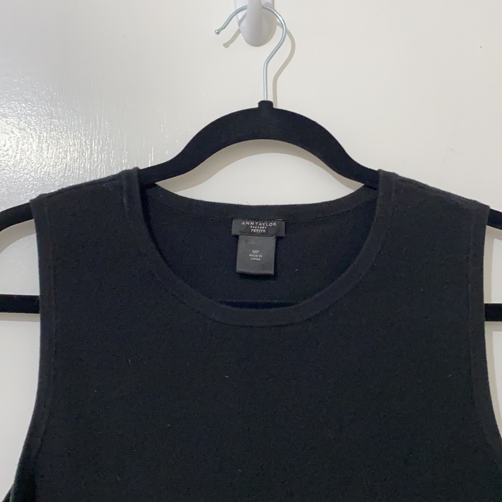 Tops - Picture 4 of 4